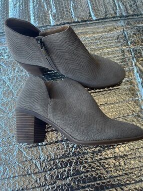 Lucky Brand Woman’s  Slip-On Knit Loafers - Gray